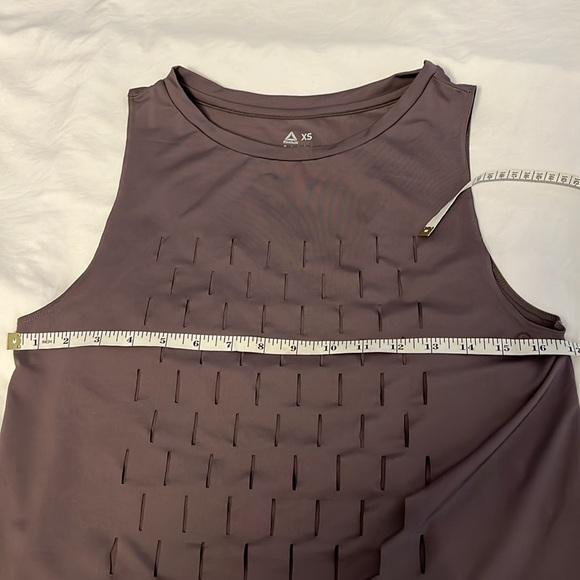 Reebok running shirt xs - Picture 6 of 6